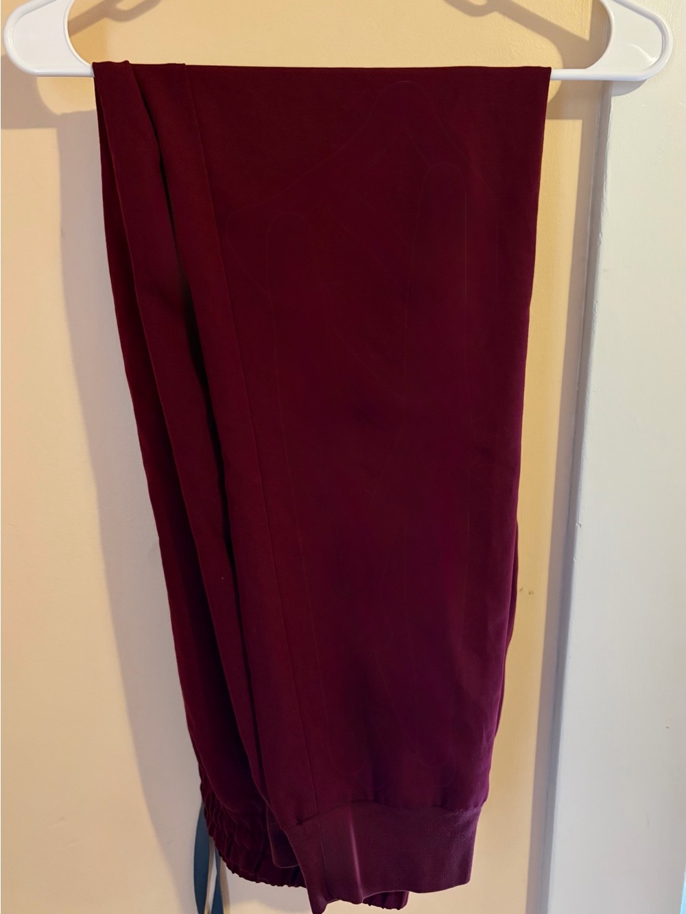 Uman High-Rise Jogger Scrub Pant Burgundy Size M/Tall